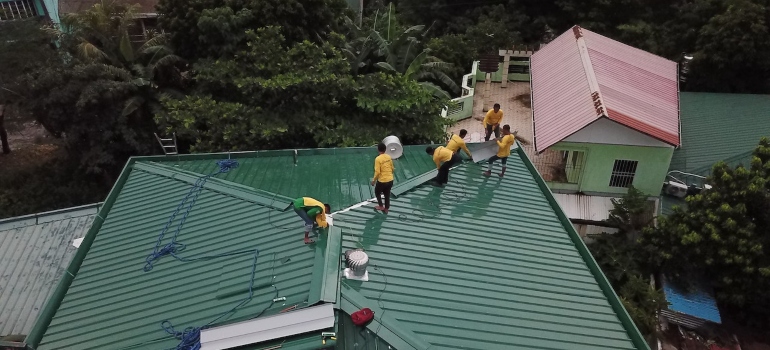 A group of workers on the rooftop.