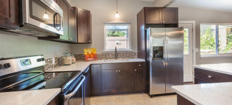 A view of a kitchen.